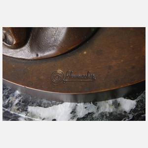 Chryselephantin Mädchenhalbakt mit Blütenbukett