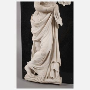 Relief eines trauernden Mädchens