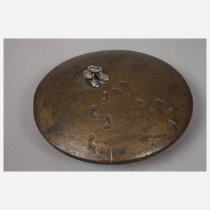 Kleinskulpturen "Spuren im Sand" und "Neue Zeit"