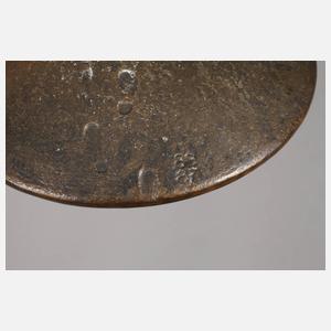 Kleinskulpturen "Spuren im Sand" und "Neue Zeit"