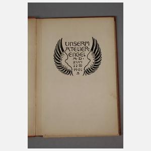 Buch mit Zeichnungen