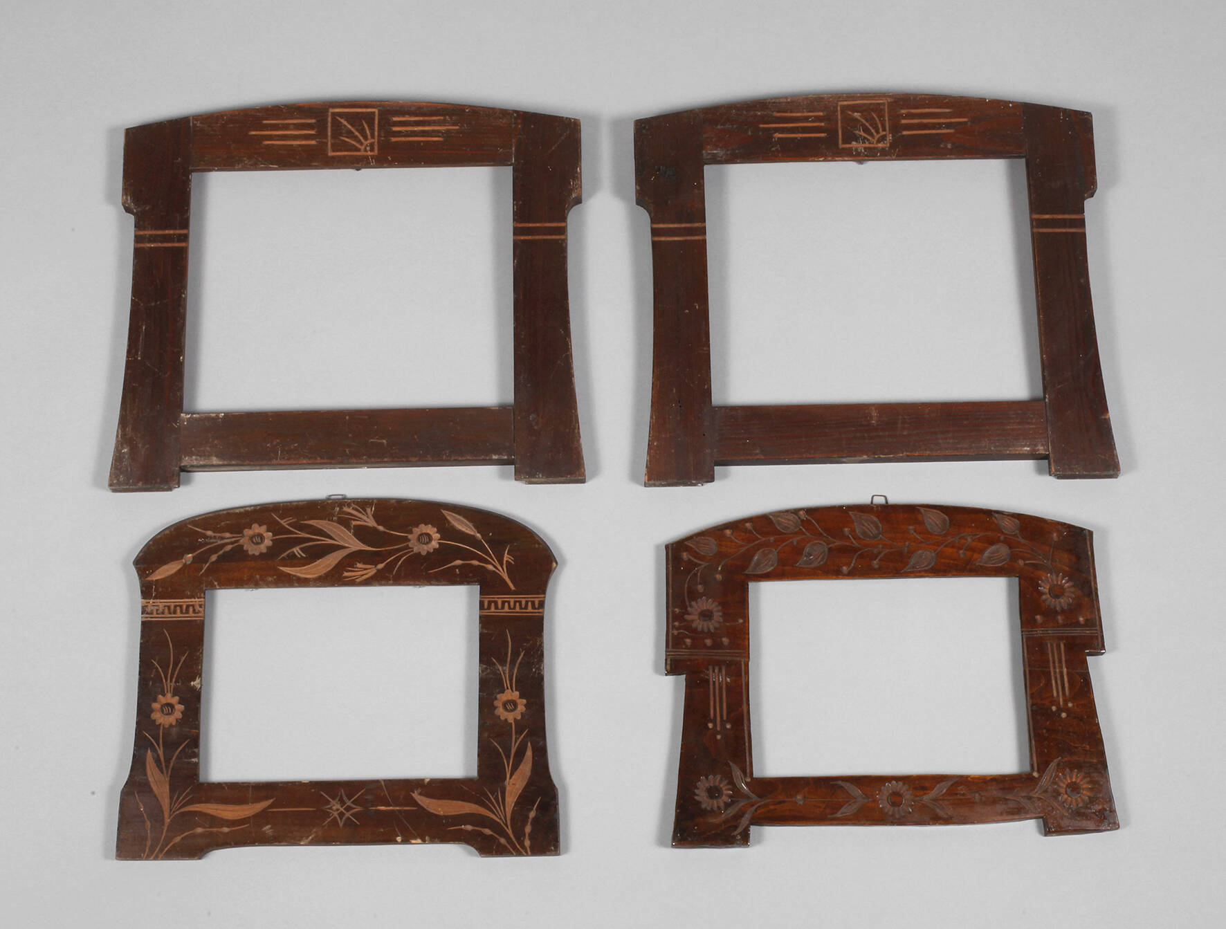 Konvout Jugendstilrahmen mit Kerbschnitzerei