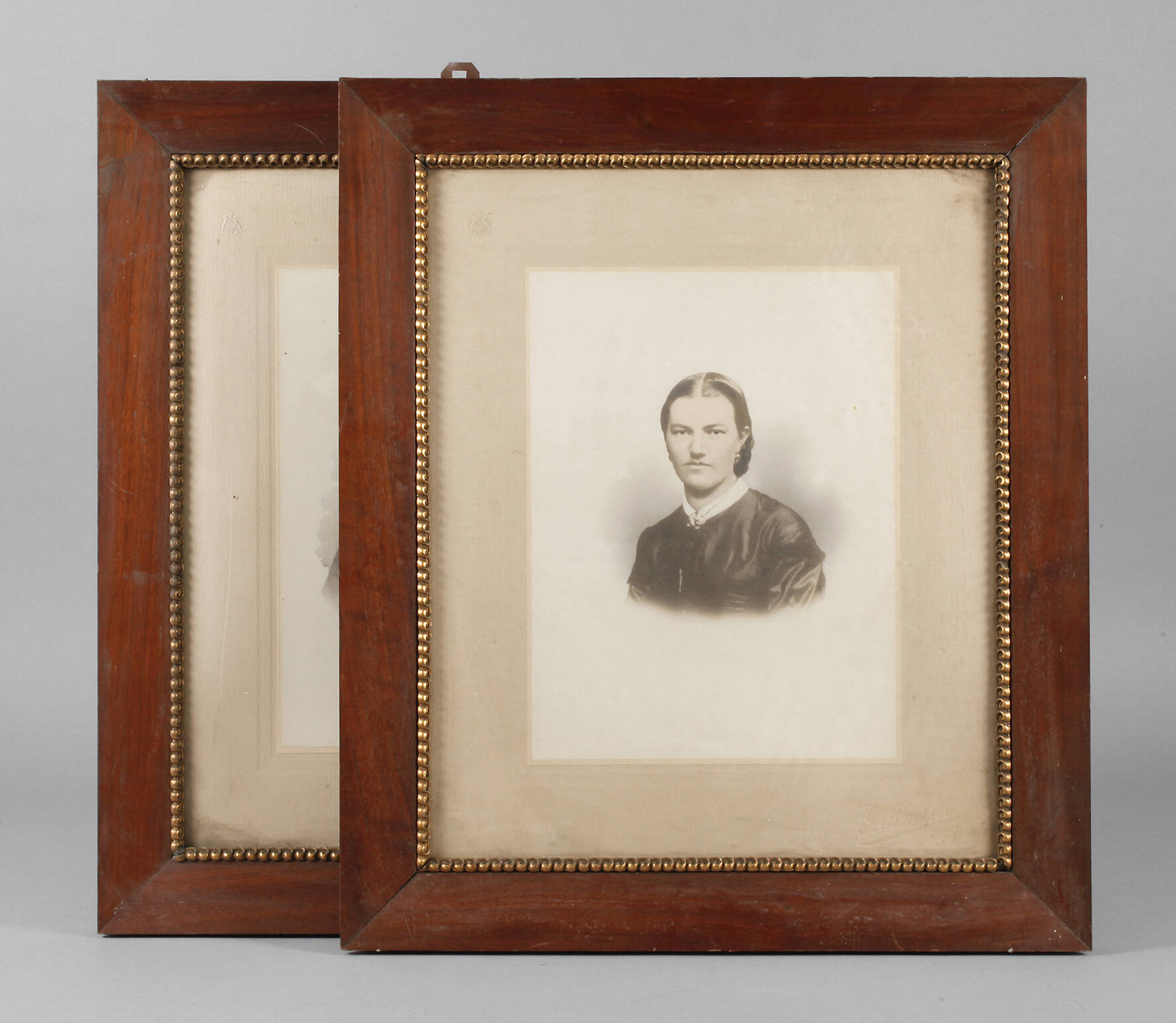 Paar Holzleisten mit Goldinlay