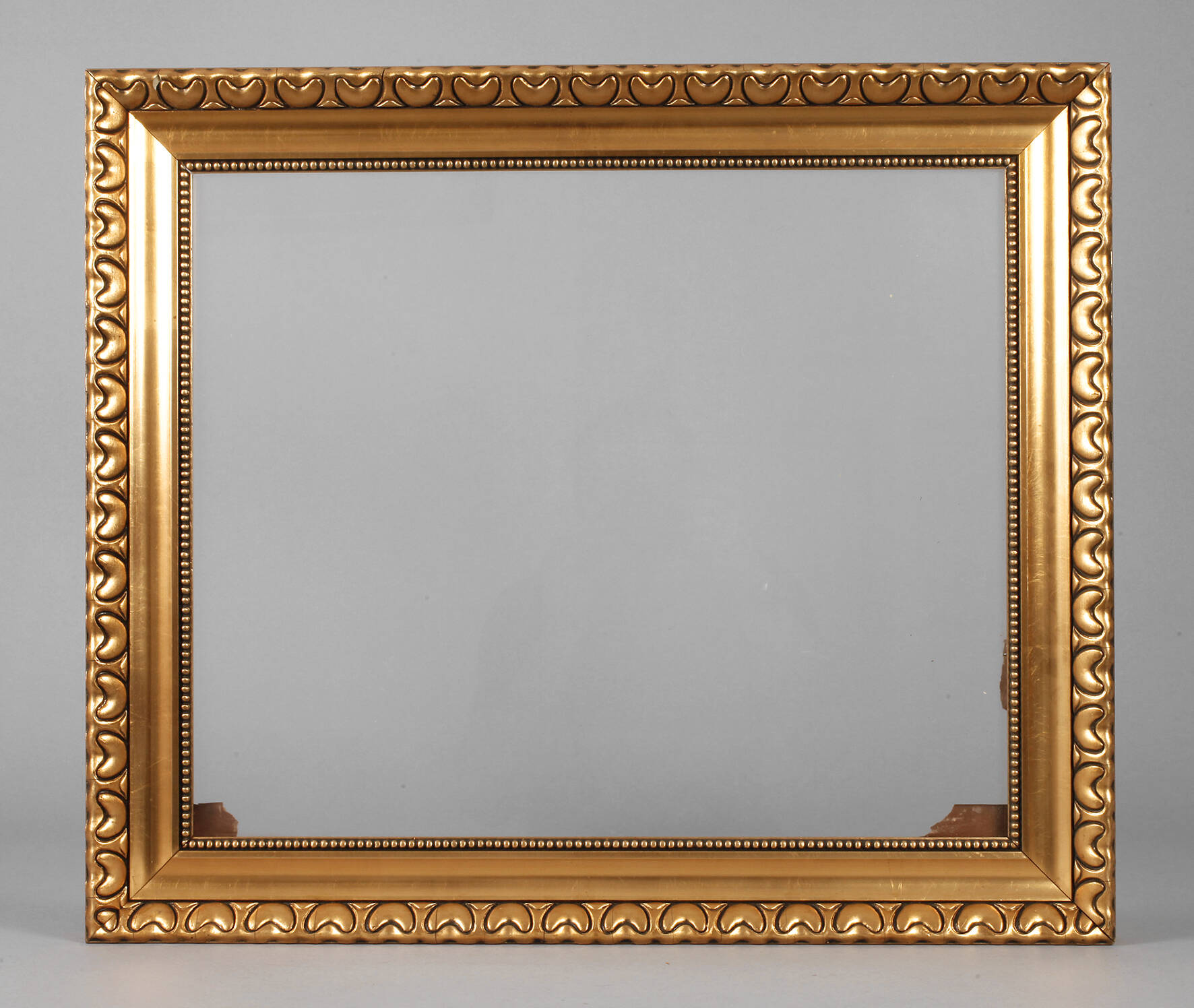 Goldstuckleiste mit Herzmotiven