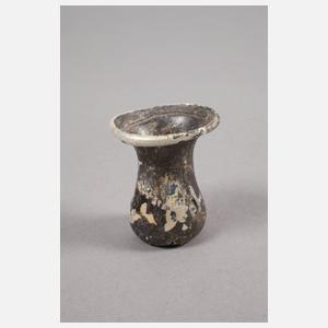 Zwei kleine antike Glasgefäße