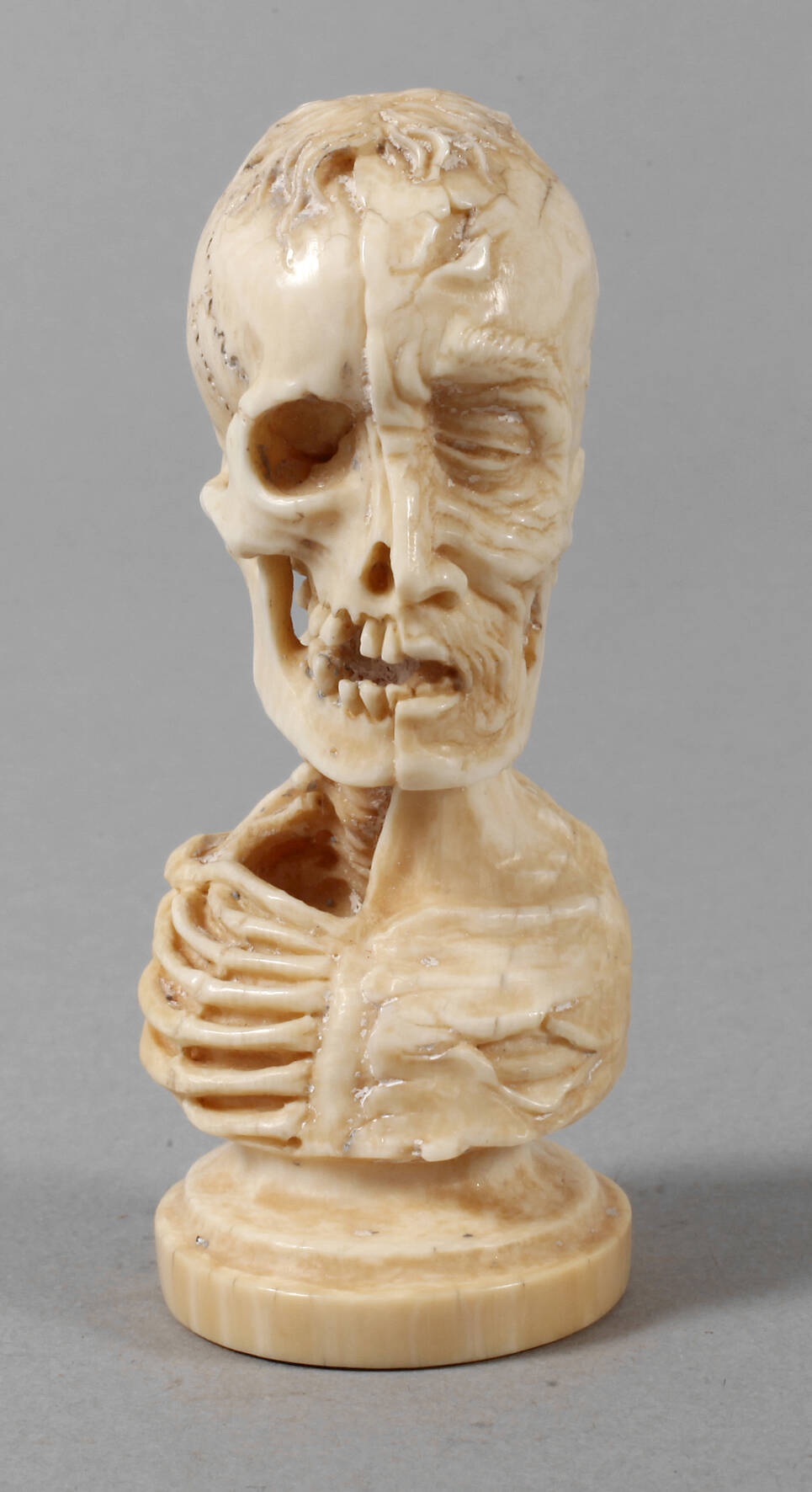 Elfenbeinschnitzerei