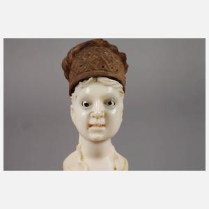 Feine Elfenbeinschnitzerei