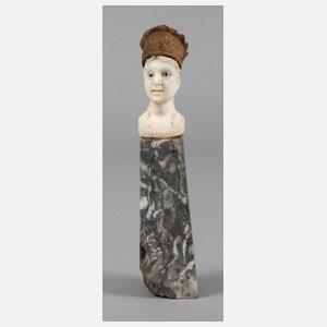 Feine Elfenbeinschnitzerei