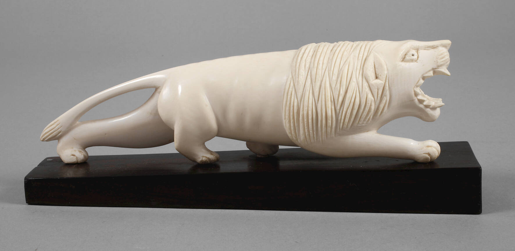 Figürliche Elfenbeinschnitzerei