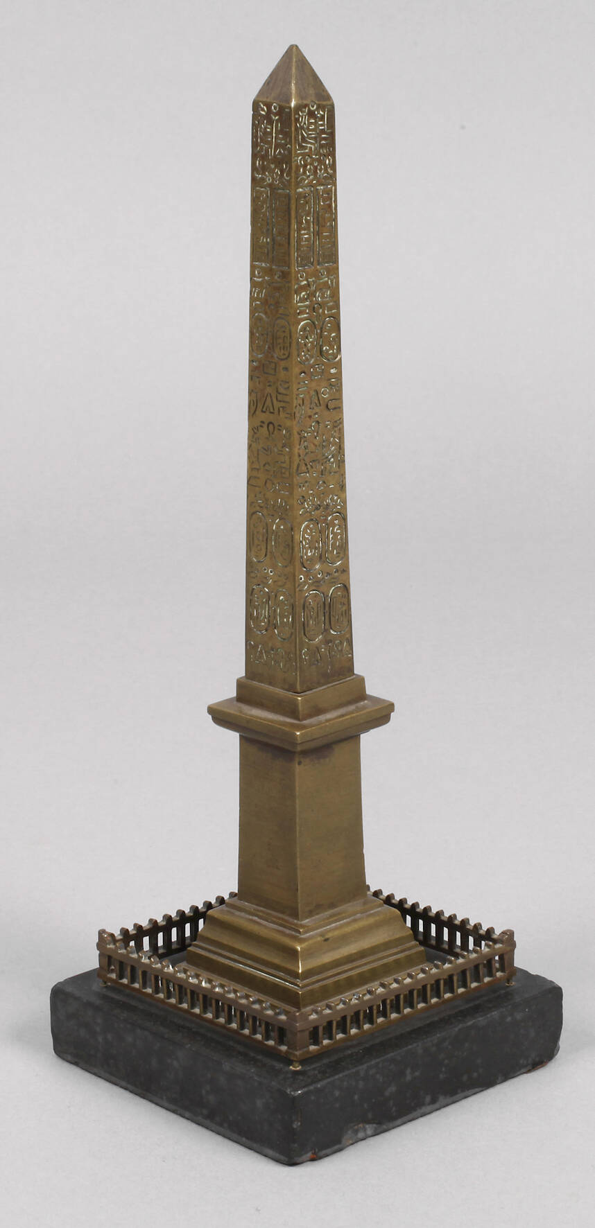 Tischobelisk