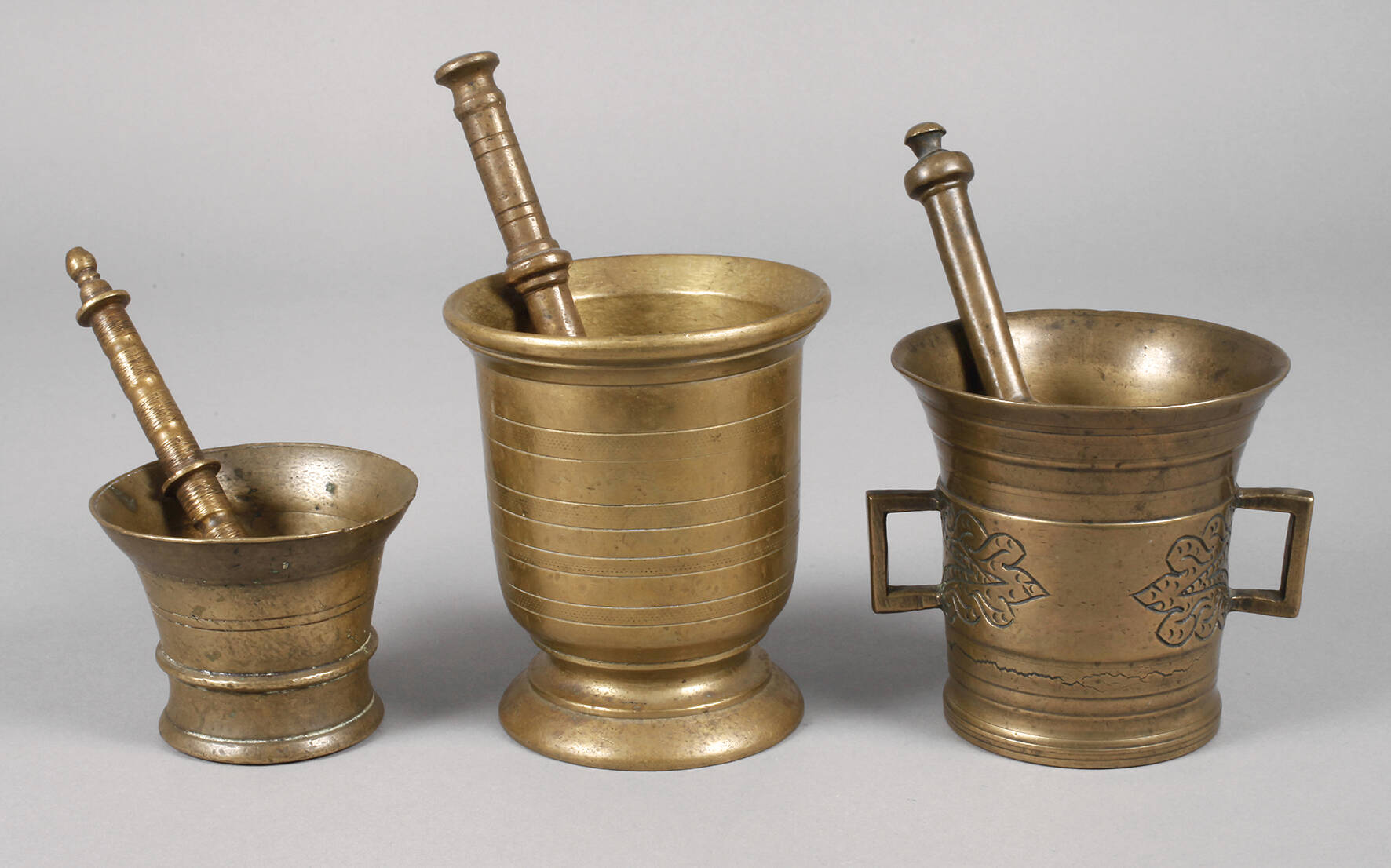Drei Mörser mit Pistill
