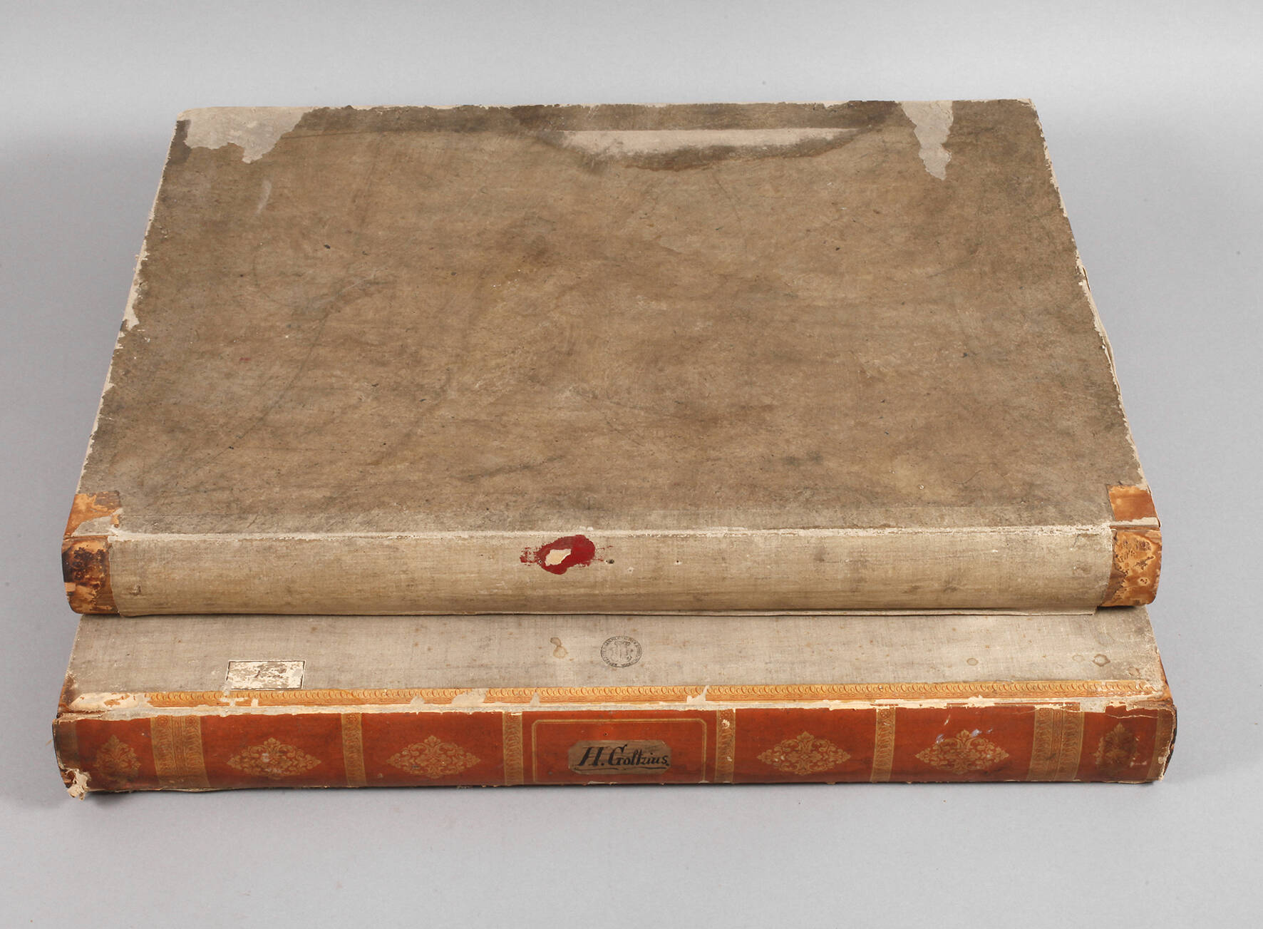 Zwei Repositorienkartons