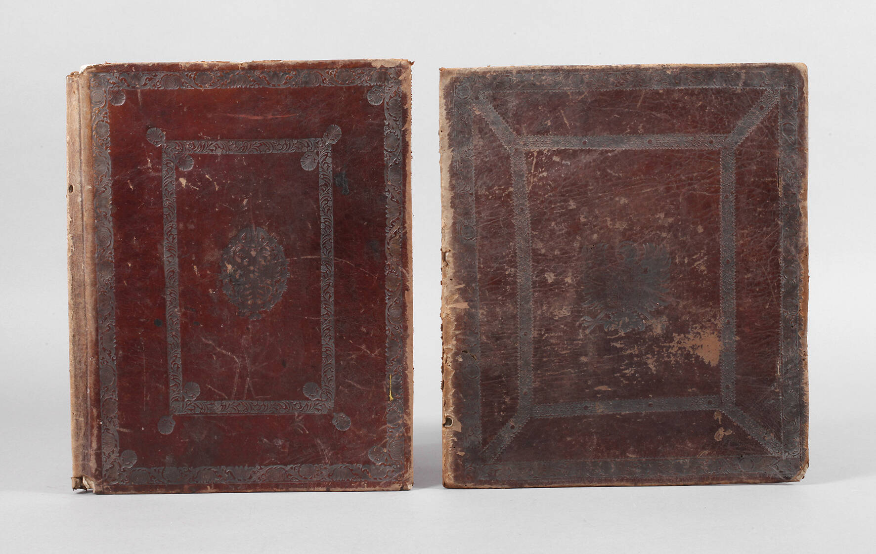 Zwei Ledermappen mit Supralibros