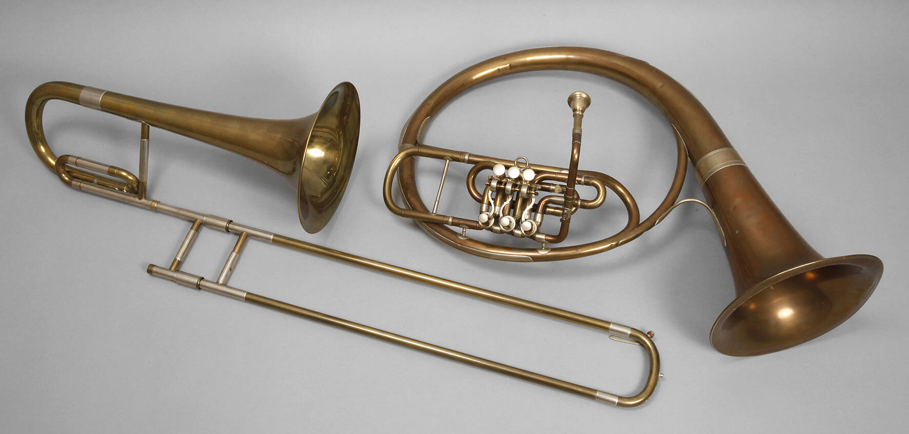 Zwei Blechblasinstrumente