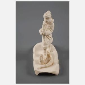 Figürliche Beinschnitzerei