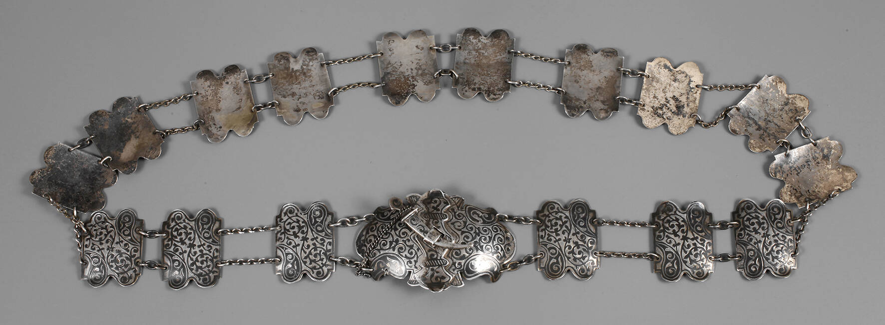 Russischer Silbergürtel in Niellotechnik