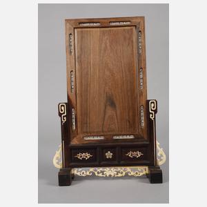 Kleiner intarsierter Stellschirm