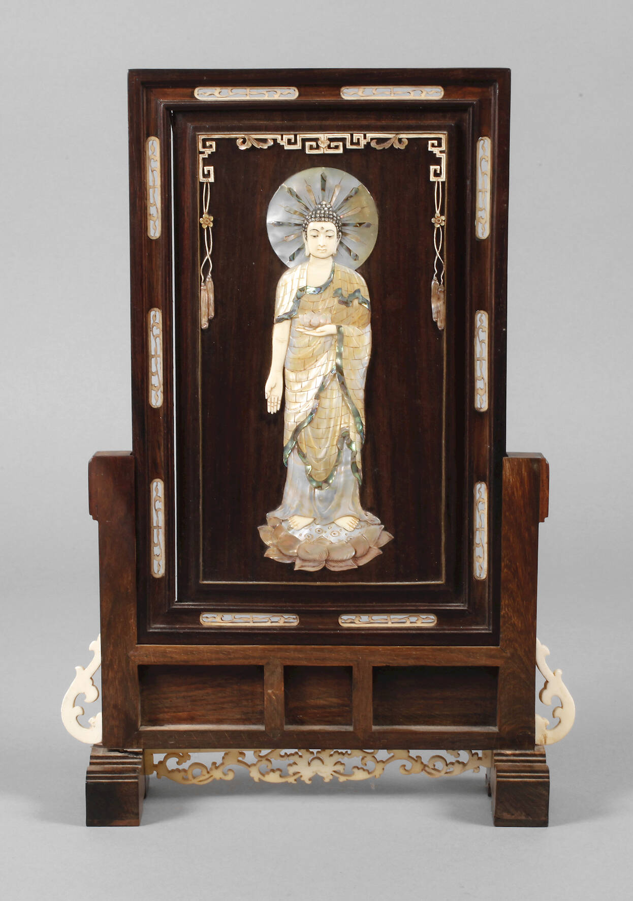 Kleiner intarsierter Stellschirm