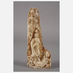 Feine Elfenbeinschnitzerei