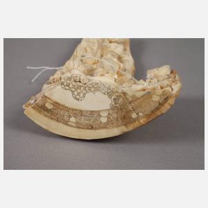 Feine Elfenbeinschnitzerei