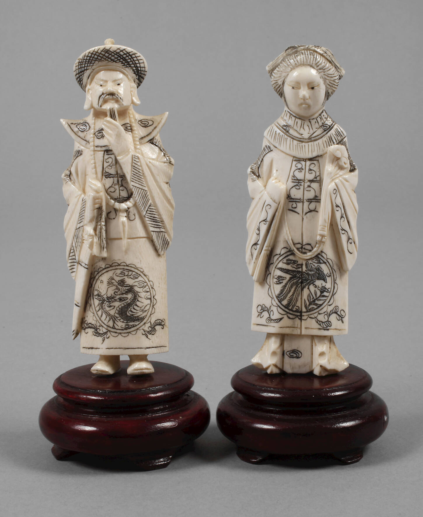 Paar Elfenbeinschnitzereien