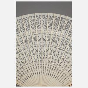 Drei Beinschnitzereien