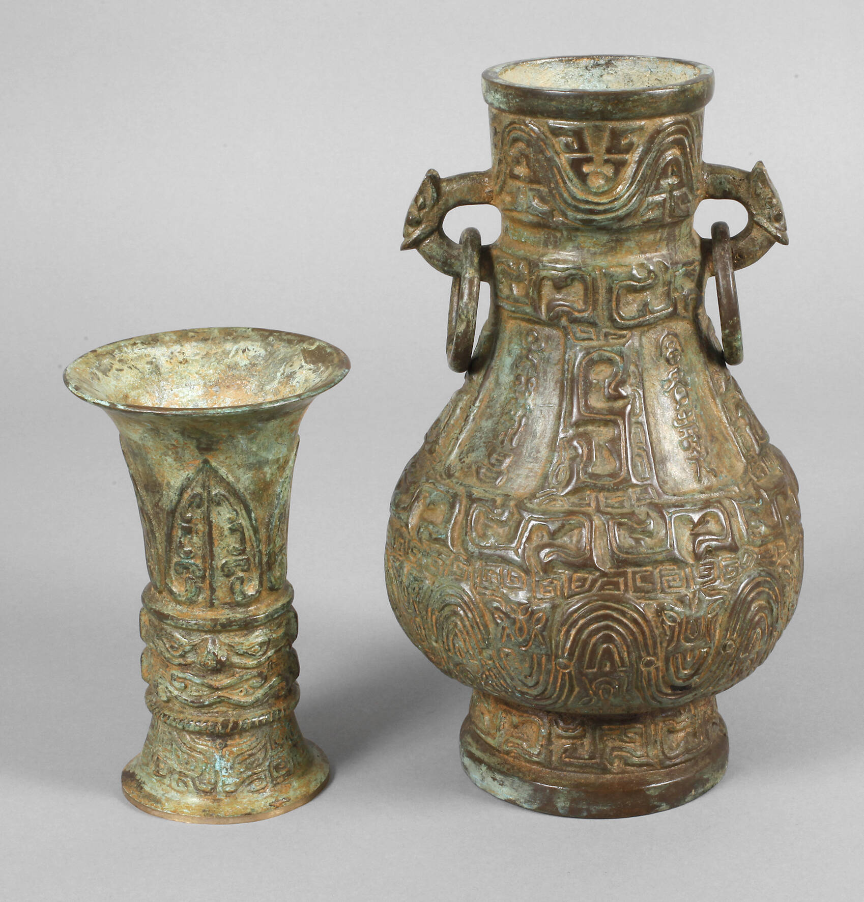 Zwei Bronzearbeiten China