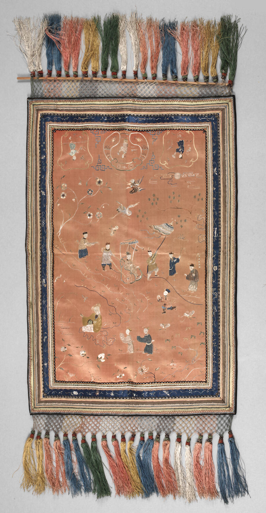 Feine Seidenstickerei