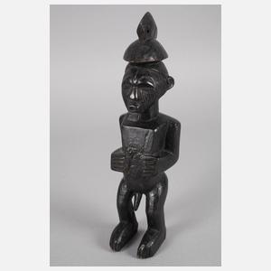 Drei figürliche Schnitzereien