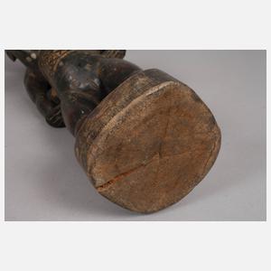 Geschnitzte Fruchtbarkeitsfigur