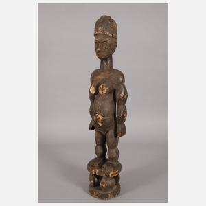 Zwei geschnitzte Figuren