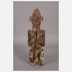 Zwei geschnitzte Figuren