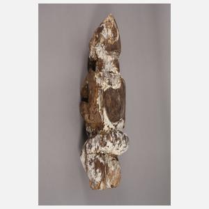 Zwei geschnitzte Figuren