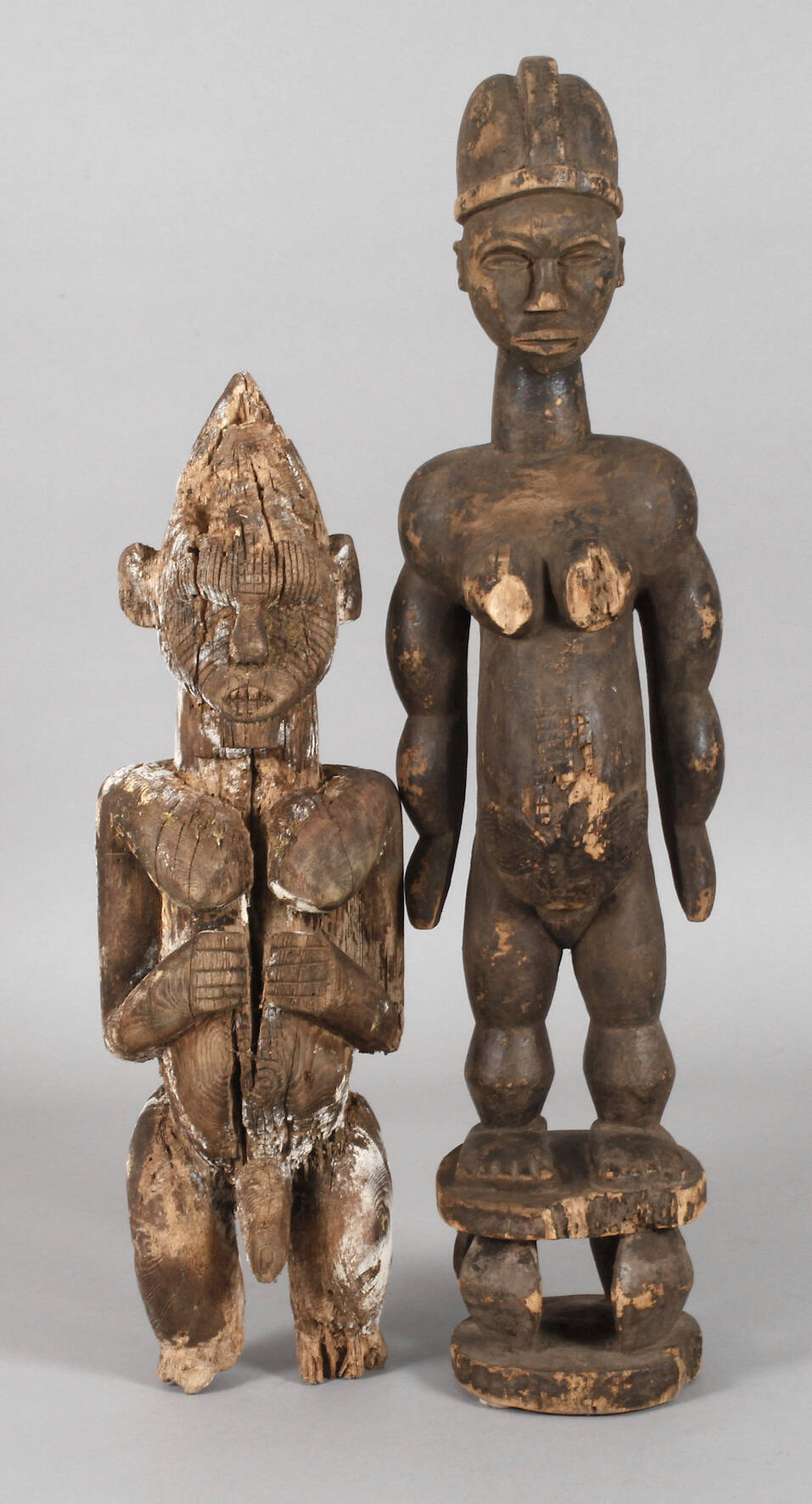 Zwei geschnitzte Figuren