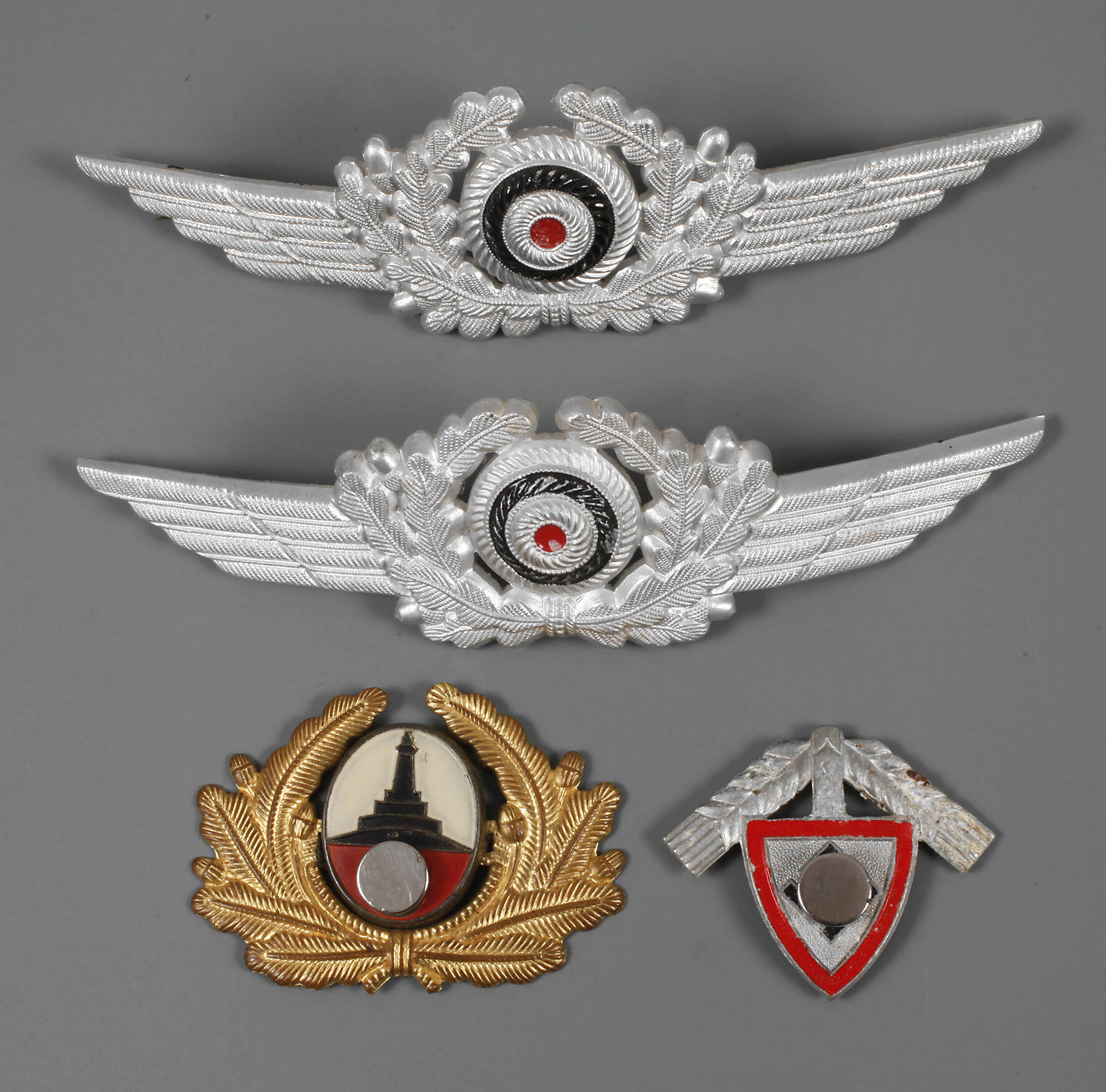 Konvolut Mützenabzeichen