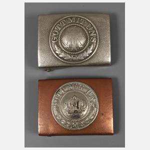 Zwei Koppelschlösser