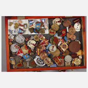 Großes Konvolut Abzeichen DDR