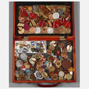 Großes Konvolut Abzeichen DDR