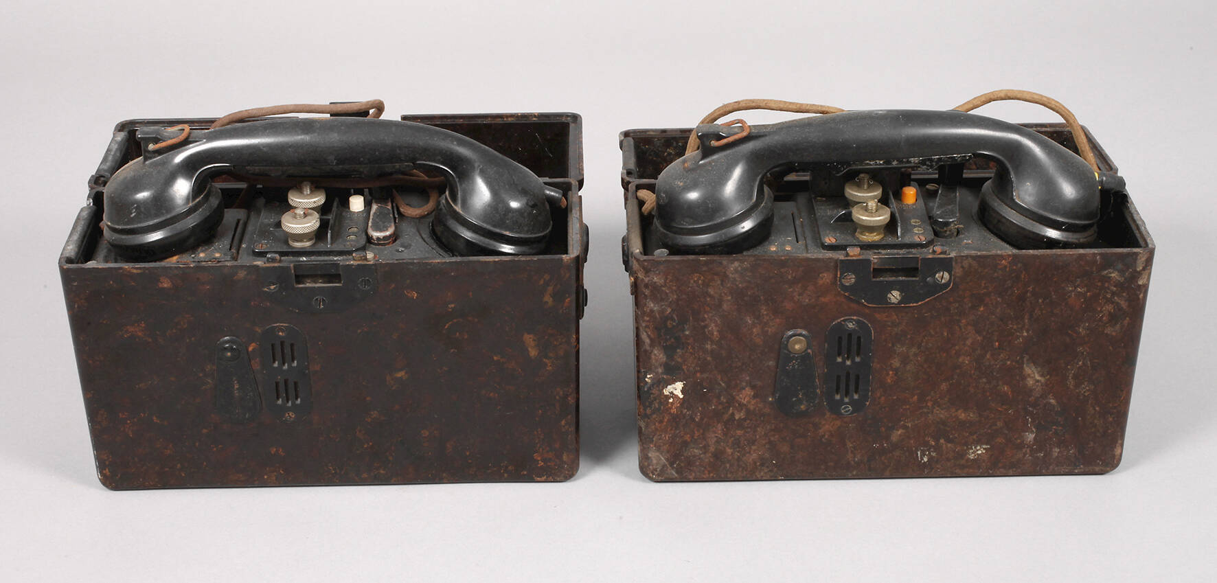 Zwei Feldtelefone Wehrmacht