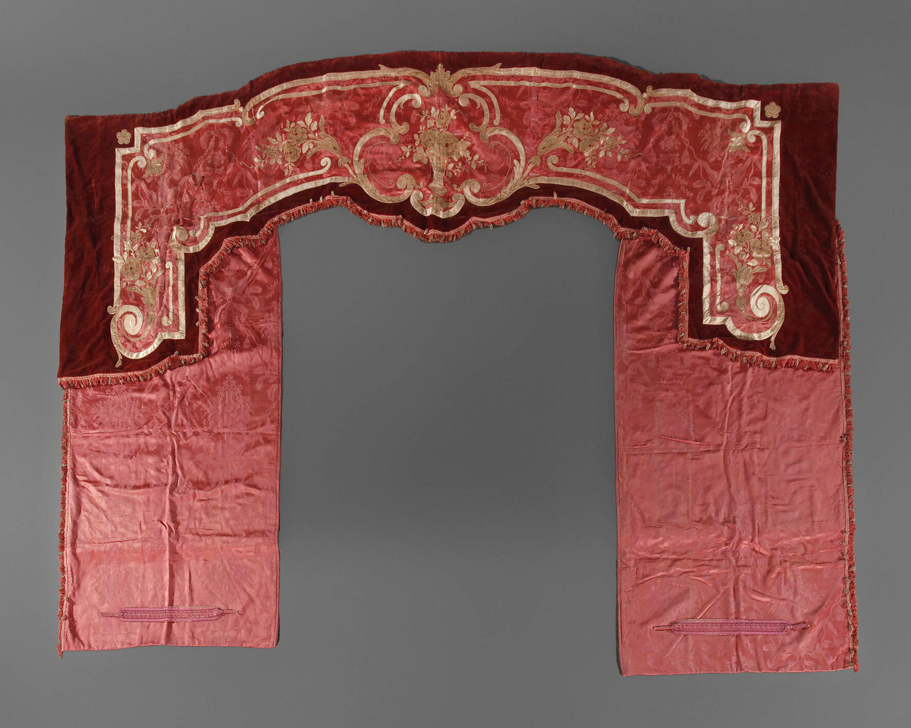 Dreiteiliger Prunkvorhang Historismus