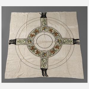 Tischdecke mit figürlicher Stickerei