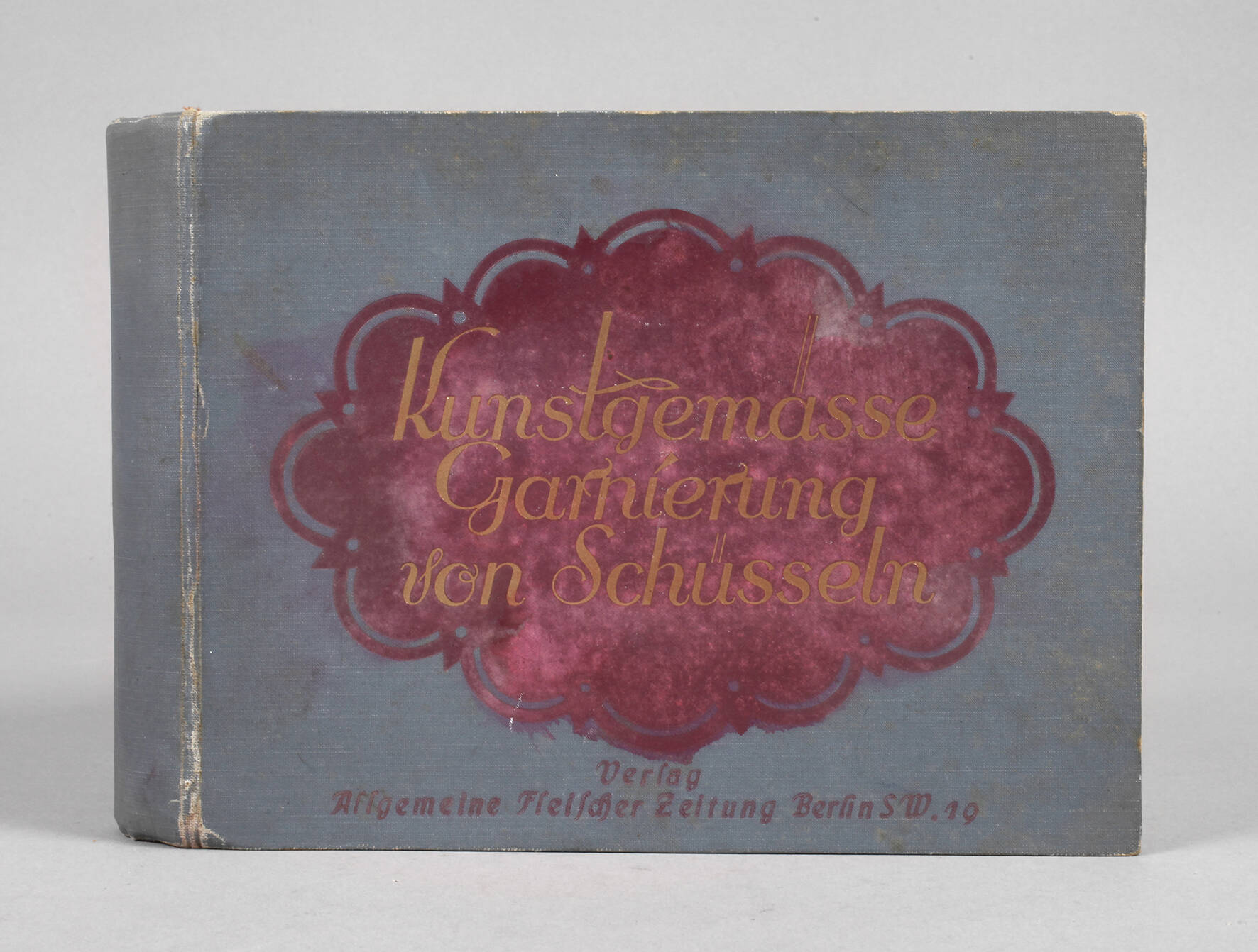 Kunstgemässe Garnierung