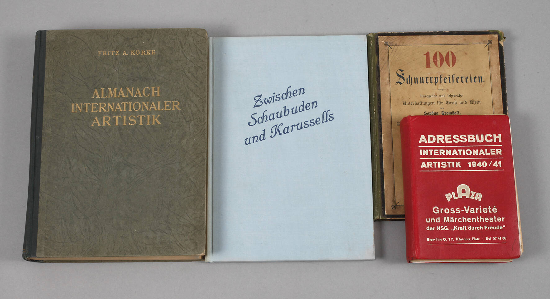 Vier Bücher Schausteller