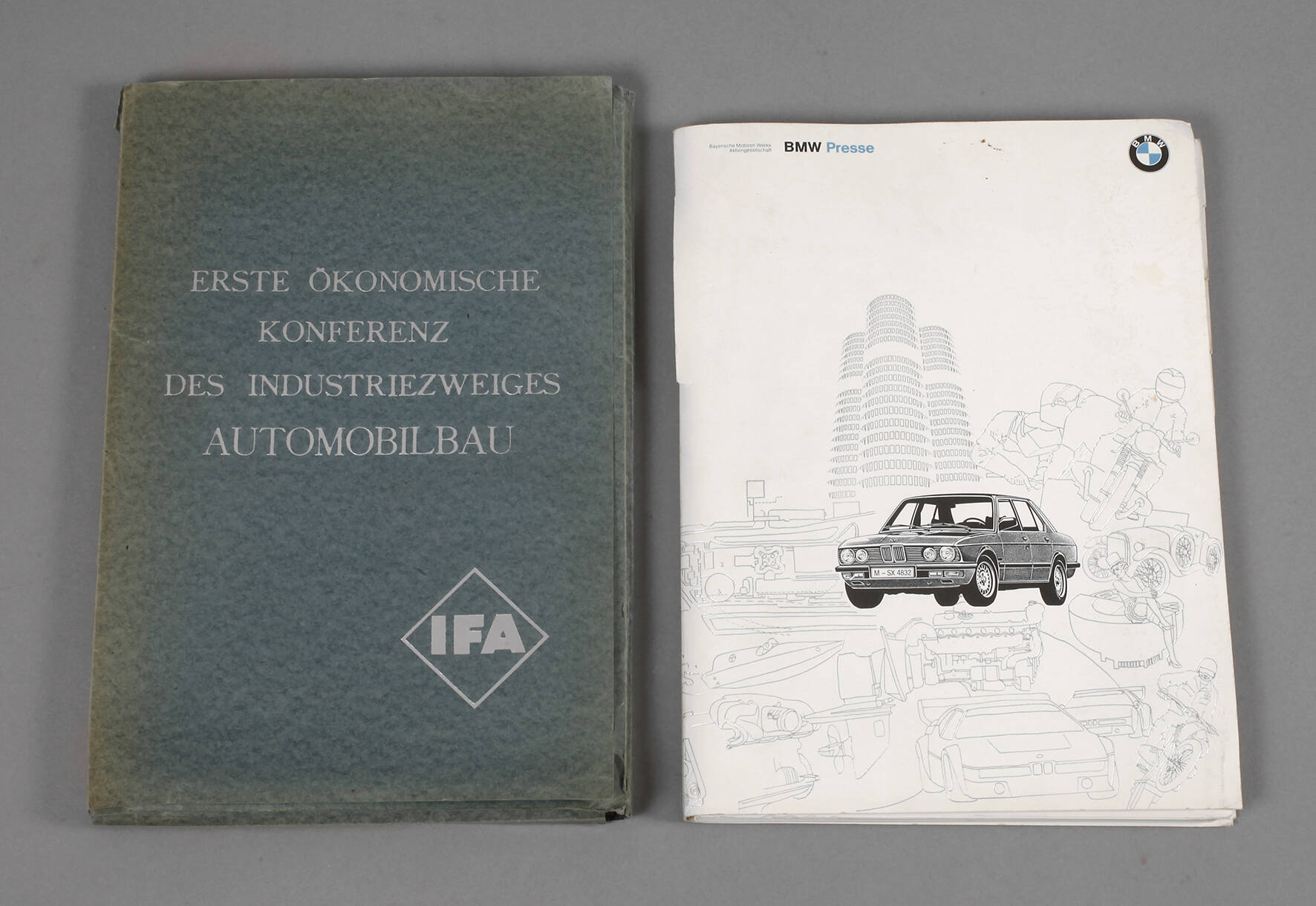 Zwei Pressemappen Automobil