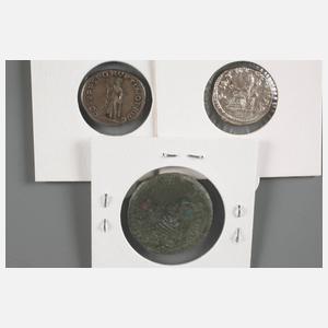 Drei Münzen Nerva/Trajan