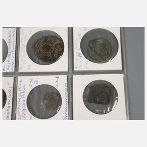 Acht byzantinische Münzen