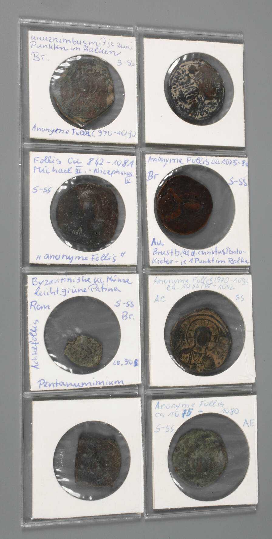 Acht byzantinische Münzen