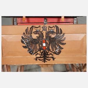 Kinderkutsche mit Österreich-ungarischem Wappen