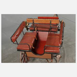 Kinderkutsche mit Österreich-ungarischem Wappen