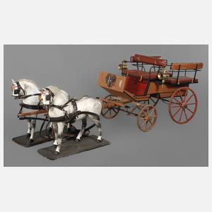 Kinderkutsche mit Österreich-ungarischem Wappen